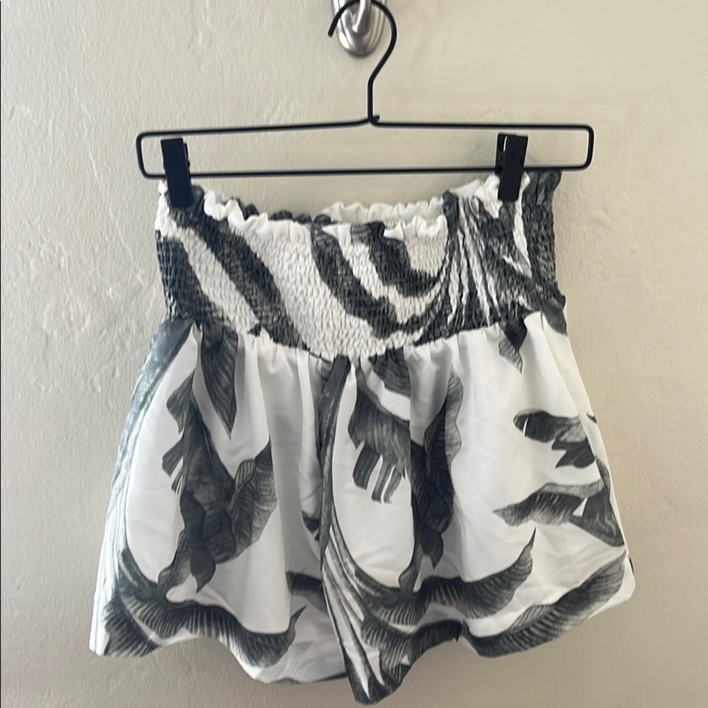 TCEC Stylish Tropical Dark Green and White Women's Shorts